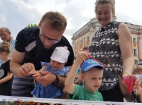 Zdjęcie: Piknik organizacji pozarządowych na leszczyńskim rynku