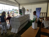 Zdjęcie: Piknik naukowy w Inkubatorze Przedsiębiorczości czyli papierowe konstrukcje szynowe