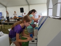 Zdjęcie: Piknik naukowy w Inkubatorze Przedsiębiorczości czyli papierowe konstrukcje szynowe