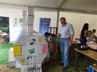 Zdjęcie: Piknik naukowy w Inkubatorze Przedsiębiorczości czyli papierowe konstrukcje szynowe