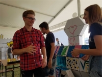 Zdjęcie: Piknik naukowy w Inkubatorze Przedsiębiorczości czyli papierowe konstrukcje szynowe