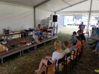 Zdjęcie: Piknik naukowy w Inkubatorze Przedsiębiorczości czyli papierowe konstrukcje szynowe